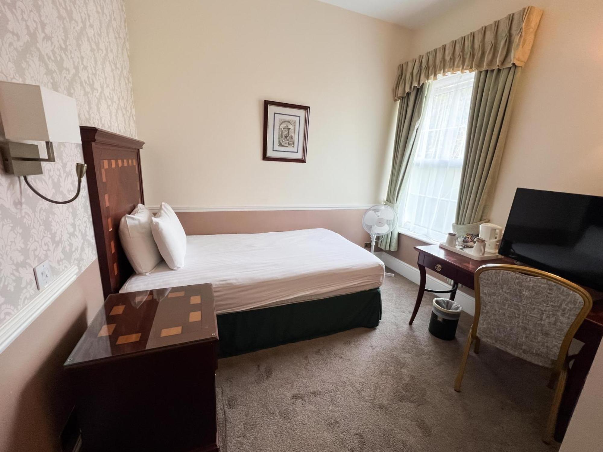 Manor Of Groves Hotel, Golf & Health Club Sawbridgeworth Ngoại thất bức ảnh
